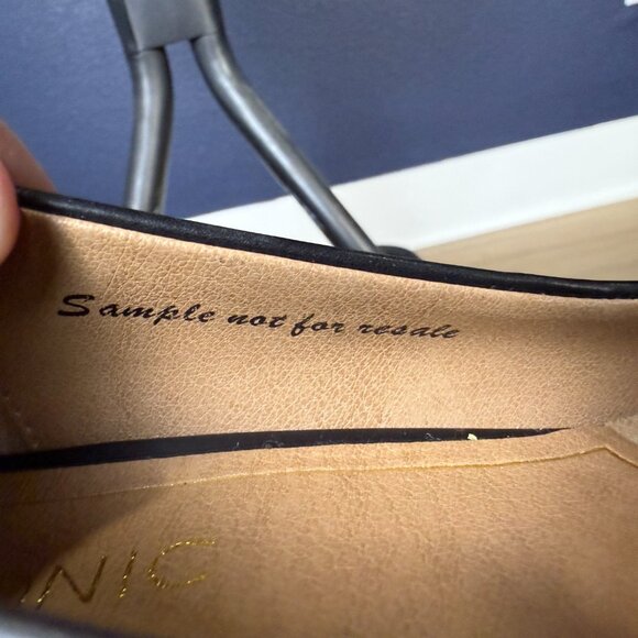 Vionic Josie pointed toe kitten heels, size 7 - Picture 10 of 12